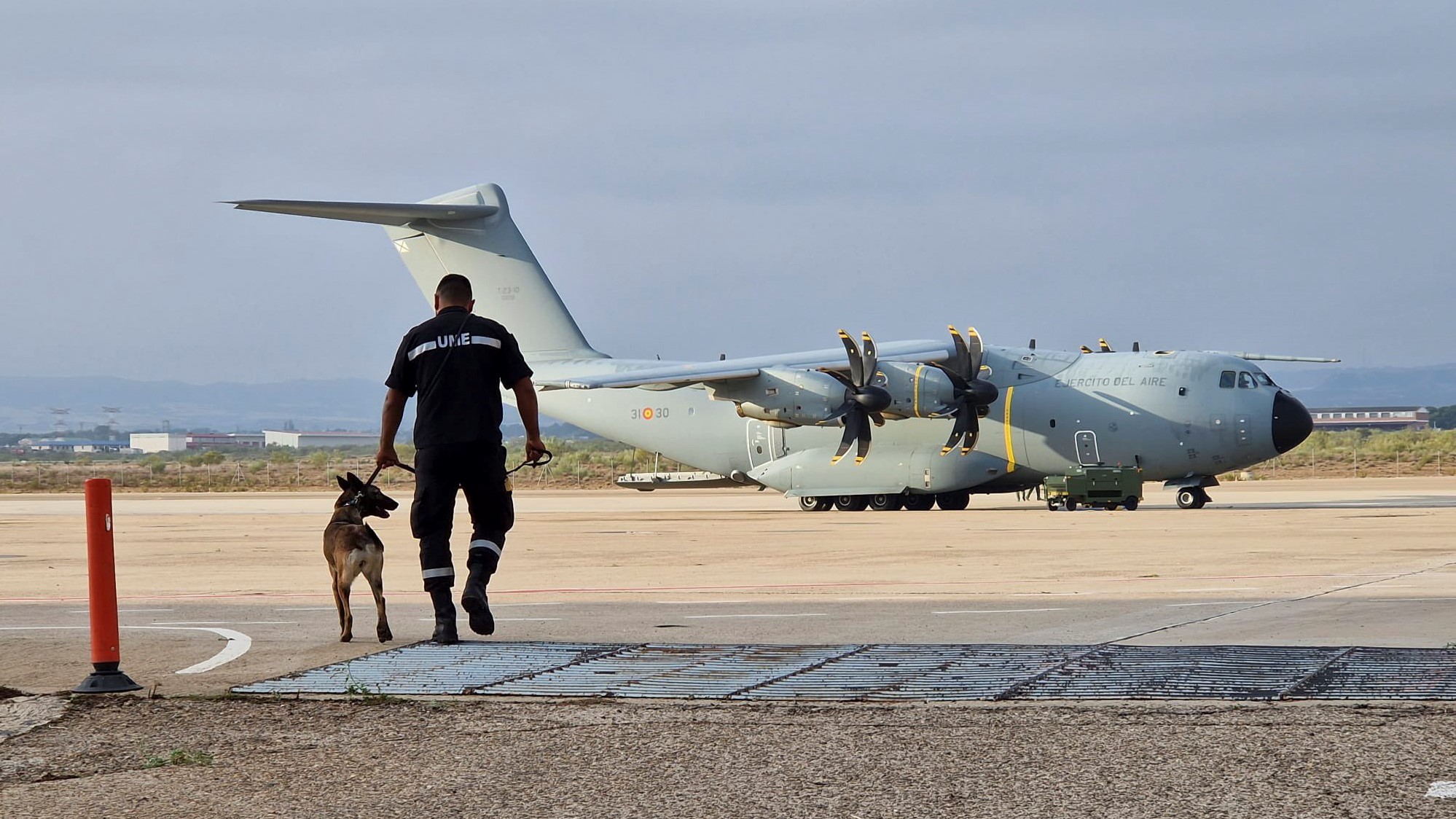 O avión preparado para engalar co equipo da UME. EFE/X/Ministerio de Defensa