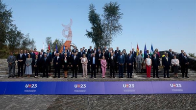 Foto de familia da xuntanza do Ecofin UE-CELAC, en Santaigo (EFE/Xoán Rey)