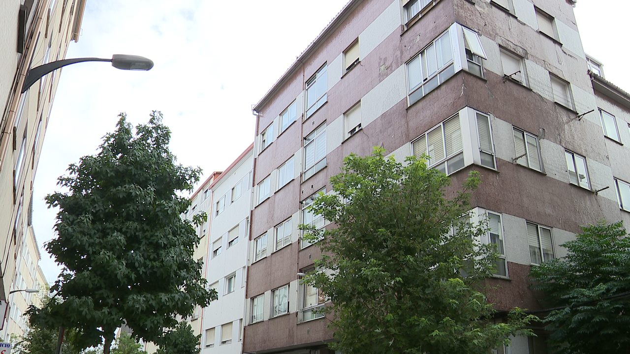 Fachada do edificio, na rúa Quiroga Palacios