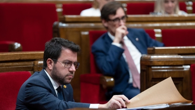 Pere Aragonès e Salvador Illa no Parlamento catalán (David Zorrakino-Europa Press)