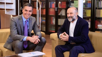 Pedro Sánchez e Néstor Rego (EFE/ Zipi Aragon)