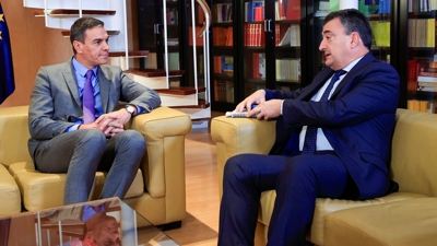 Aitor Esteban con Pedro Sánchez (EFE)