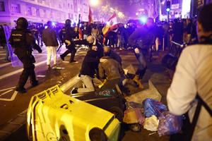 Protestas ante a sede do PSOE en Madrid (EFE)