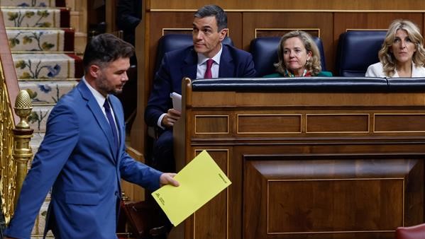 Pedro Sánchez e Gabril Rudián durante a sesión de investidura (EFE/ Daniel González)