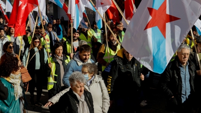 Manifestación nas rúas das Pontes (EFE/Kiko Delgado)