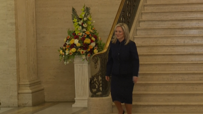 A ministra principal, Michelle O'Neill, na Asemblea de Irlanda do Norte (FrancesPress)