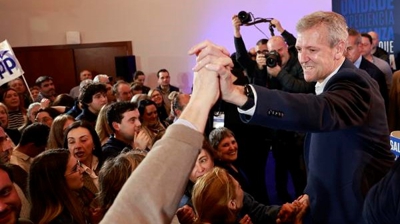 Alfonso Rueda celebra a vitoria electoral (EFE Lavandeira Jr)