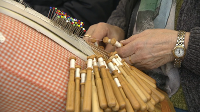 Encontro de palilleiras veteranas na inauguración da mostra