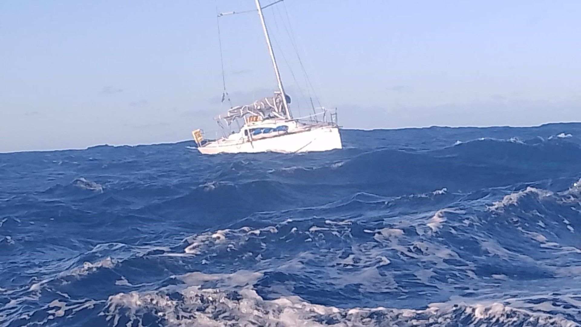 Veleiro localizado en augas galegas sen tripulante (Salvamento Marítimo)