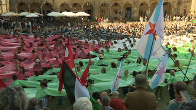 Mosaico da bandeira de Palestina na praza da Quintana, en Santiago