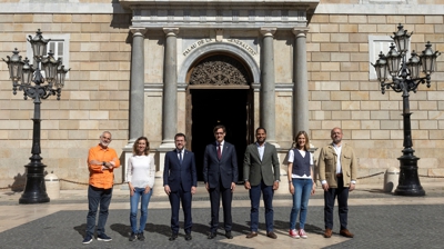 Posado no Palau da Generalitat. EFE/Alberto Estévez