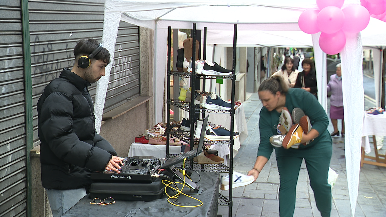 Amais de sacar o produto a rúa, animan cada esquina coa música de dj,s