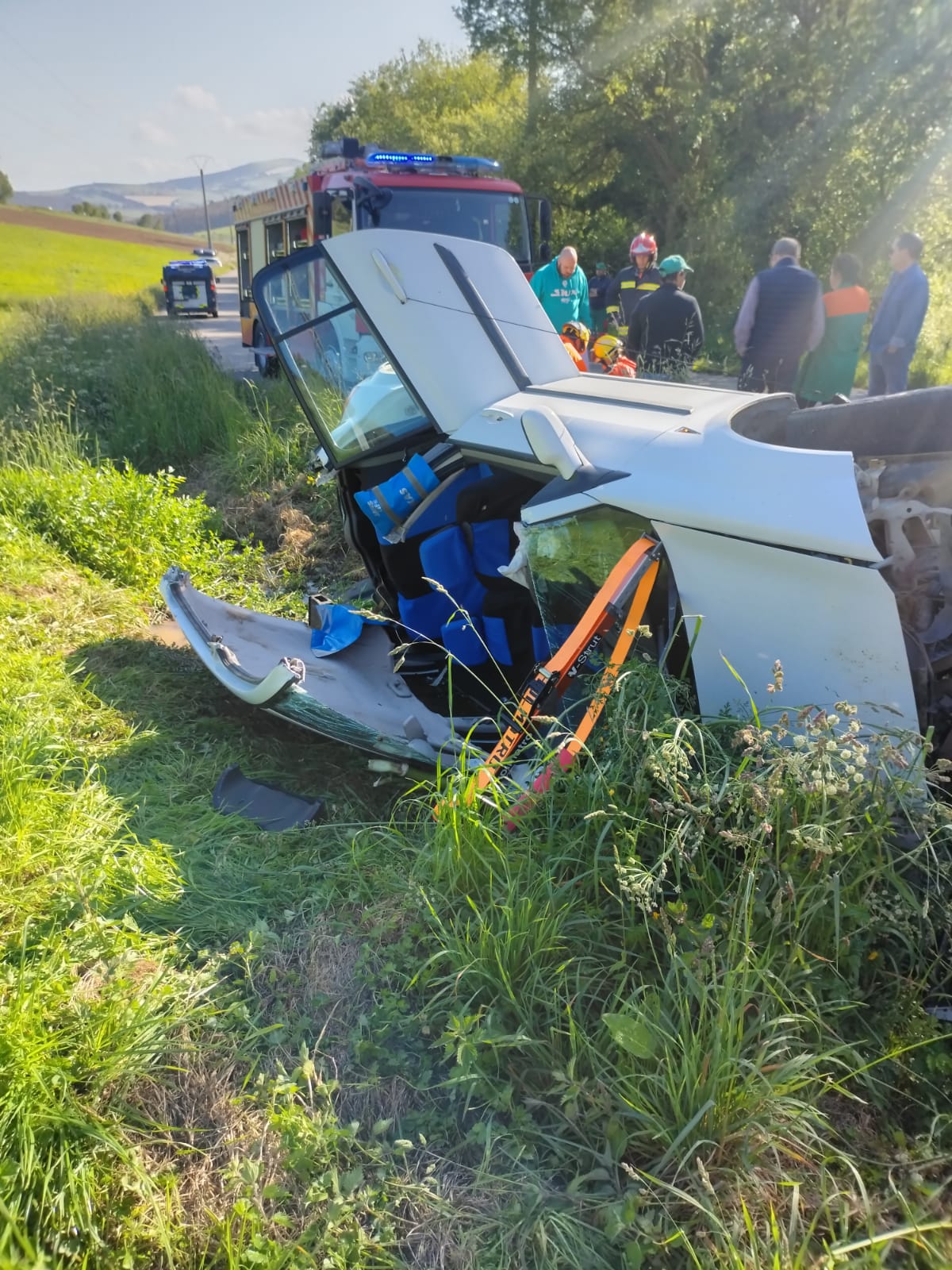 Efectivos de emerxencias no lugar do accidente/Bombeiros de Barreiros