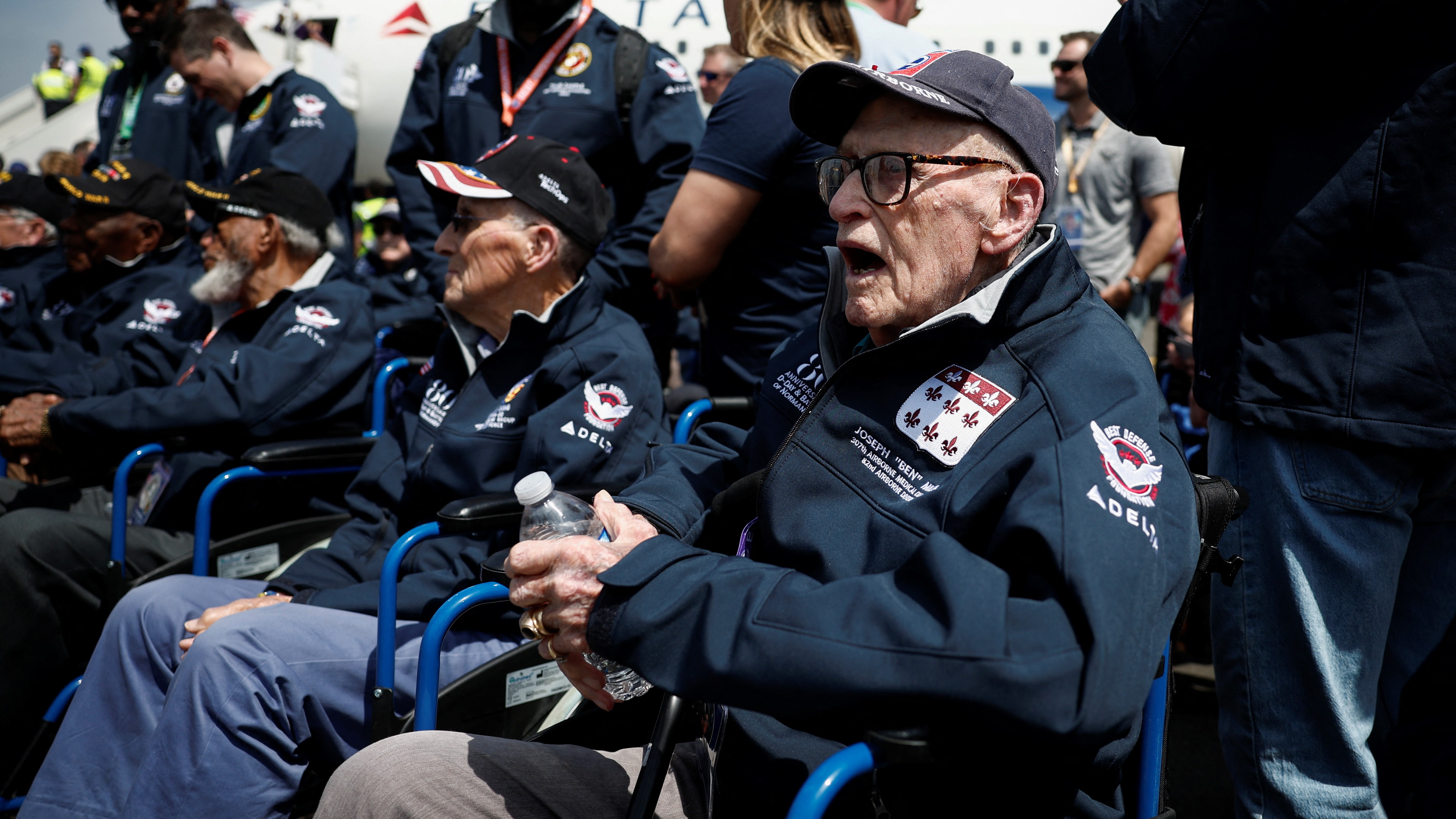 Veteranos chegados para as celebracións (Reuters/Beniot Tessier)