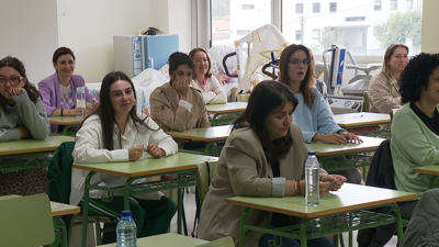 Aspirantes a un posto no ensino público, este sábado en Santiago