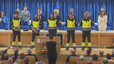 Acto de entrega das medallas de Protección Civil na Estrada, coa asistencia do presidente da Xunta