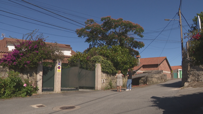 O atropelo produciuse na porta da casa da vítima, na rúa Areacova de Aldán