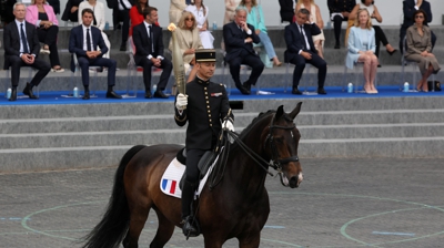 O coronel Thibaut Vallette co facho olímpico. REUTERS/Kevin Coombs