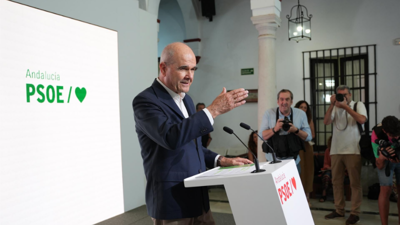 O expresidente da Xunta de Andalucía Manuel Chaves durante a conferencia de prensa que ofreceu na sede do PSOE-A en Sevilla este xoves (María José López / Europa Press)