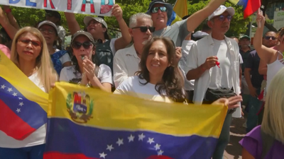 Oposición e chavismo manifestáronse pacificamente polas rúas de Caracas