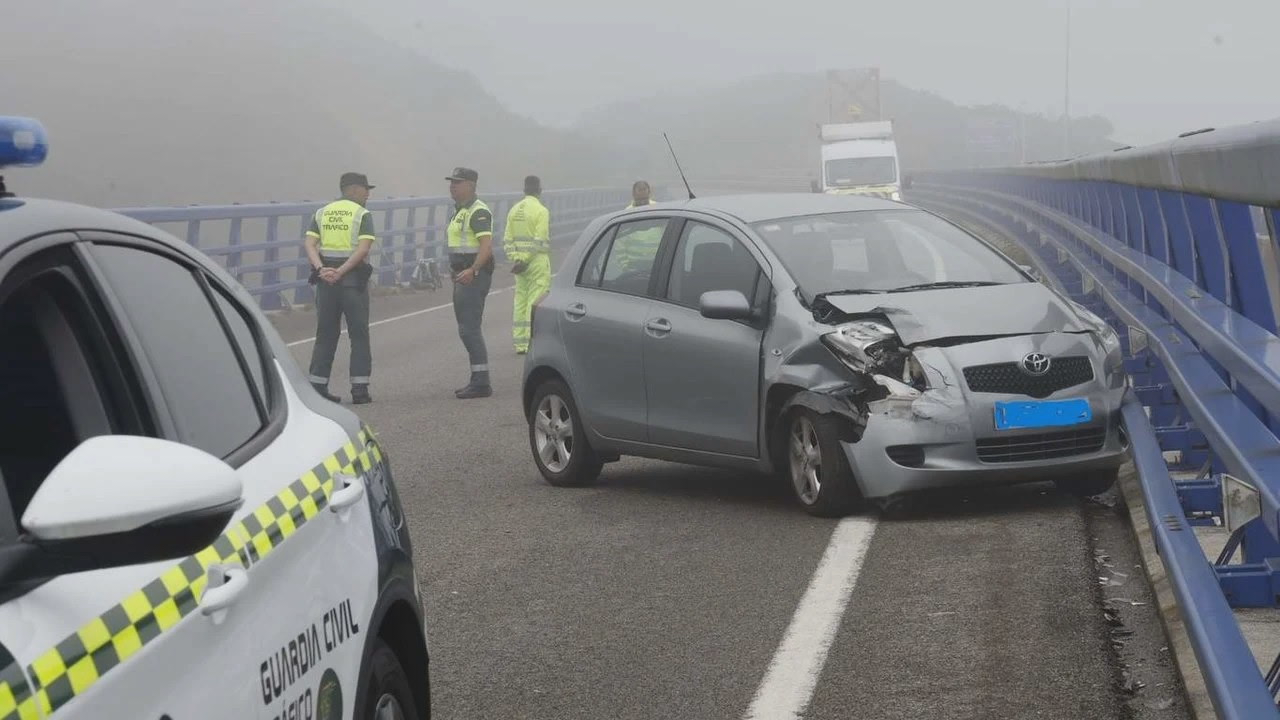 Imaxes dun dos vehículos implicados no accidente da pasada fin de semana no Fiouco