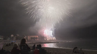 A pirotecnia iluminou A Coruña esta noite na Batalla Naval nas festas de María Pita