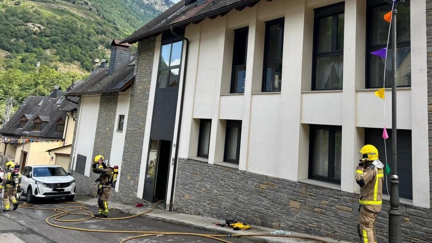 Exterior da vivenda en que se produciu o incendio (Conselh Generau d'Aran)