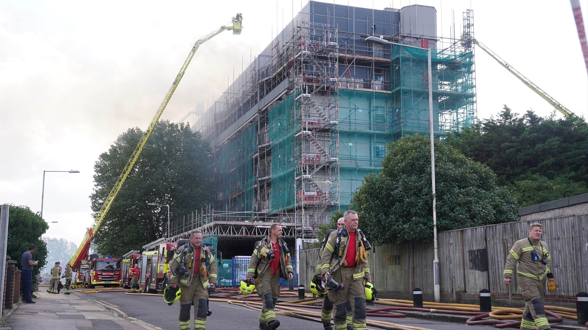 Incendio nun edificio en Londres (Lucy North / PA Wire / dpa)