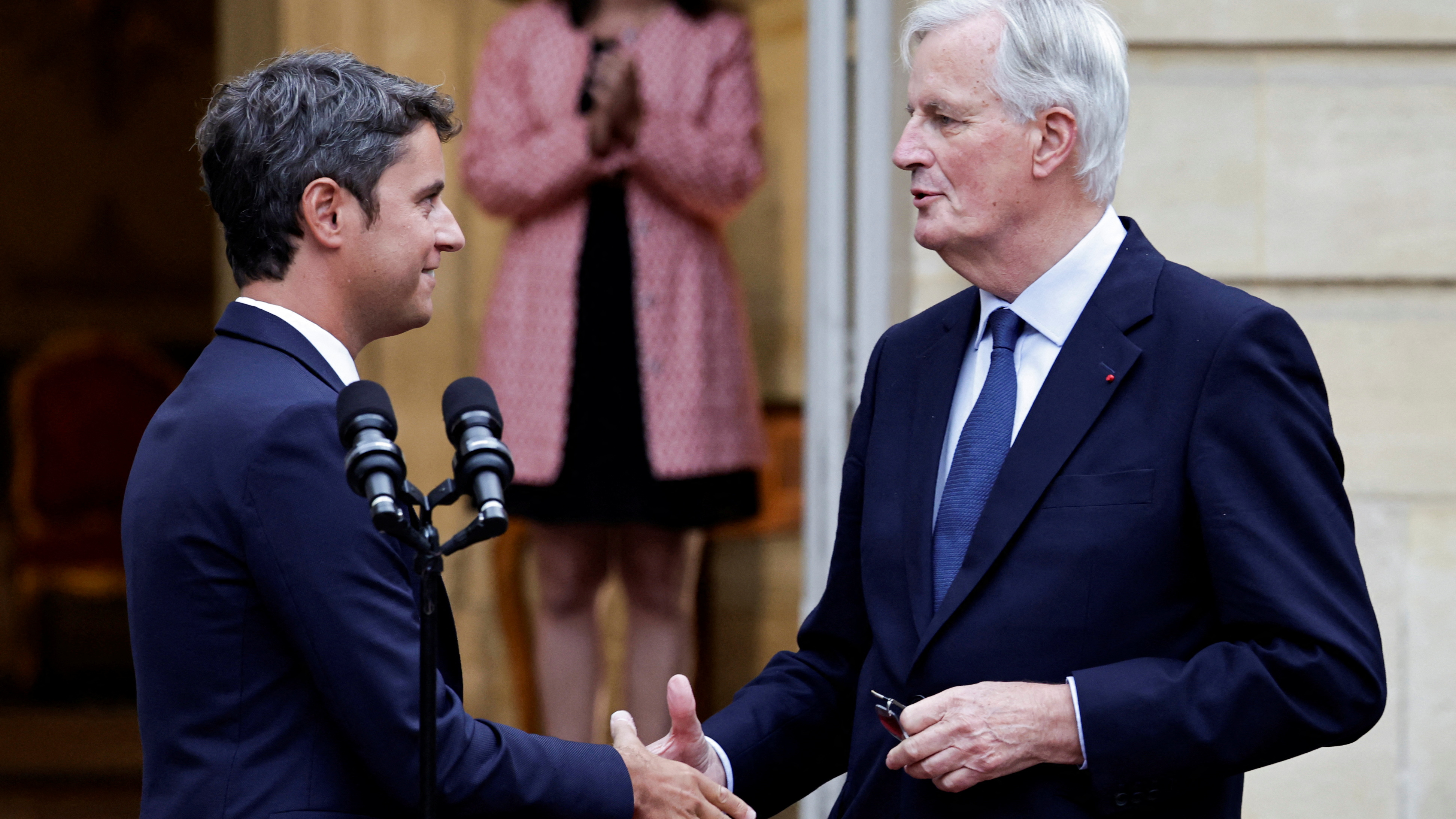 Michel Barnier (dereita) despois da súa toma de posesión