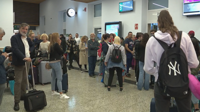 Pasaxeiros afectados na estación de Ourense