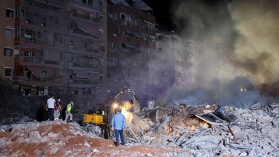 Estragos provocados polo ataque nos suburbios do sur de Beirut (REUTERS / Mohamed Azakir)