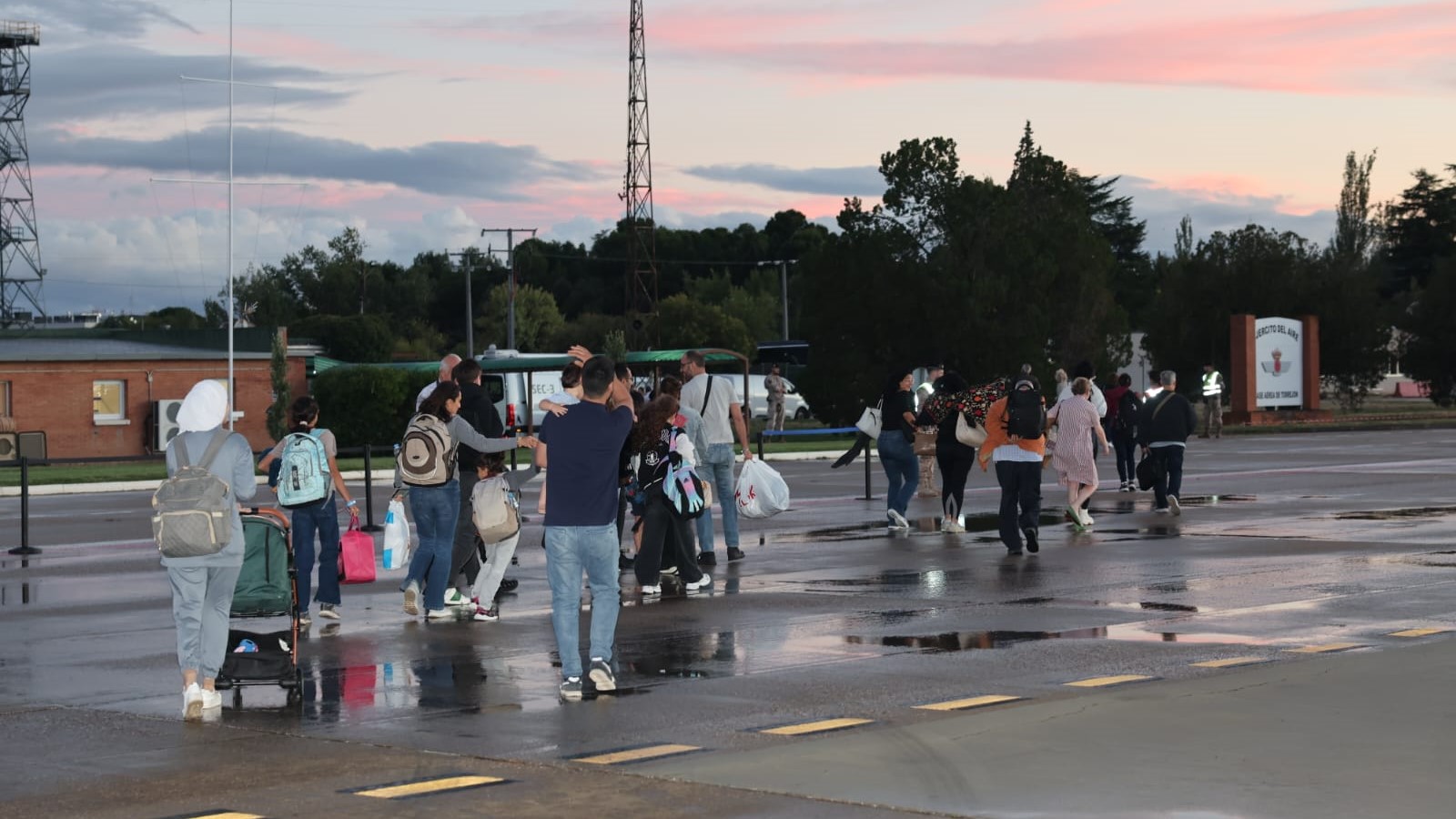 Chegada a Torrexón das persoas evacuadas do Líbano (Ministerio de Defensa)