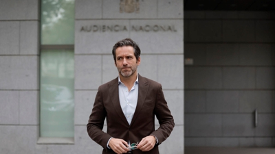 O voceiro do PP, Borja Sémper, tras presentar na Audiencia Nacional a querela contra o PSOE (EFE/Javier Lizón)