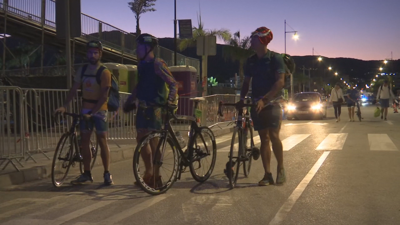 Imaxe nocturna do Campionato Mundial de Tríatlon en Torremolinos.