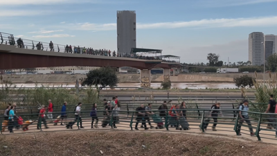 Milleiros de persoas tomaron as rúas de Valencia para botar unha man nas zonas afectadas pola DINA