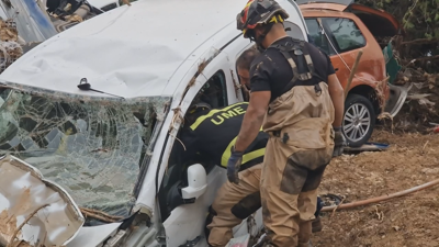 Militares da UME durante os traballos de rescate e recuperación de vítimas