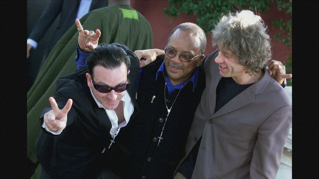 Quincy Jones con Bono e Bob Geldof tras visitar ao papa Xoán Paulo II en 2000 (Reuters).