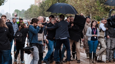 O presidente do Goberno é protexido polos seus escoltas durante os incidentes rexistrados o pasado 3 de novembro en Paiporta (Carlos Luján / Europa Press).