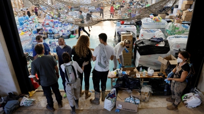 Recollida de alimentos en Valencia (EFE/ Ana Escobar)