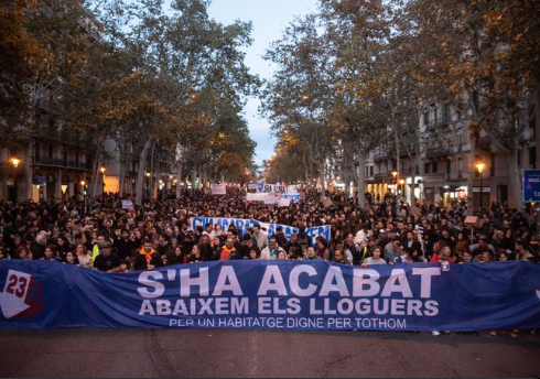 Masiva manifestación en Barcelona para esixir baixar os alugueiros