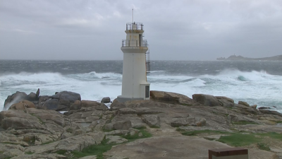 Imaxe da costa en Pontevedra este domingo co temporal Bert