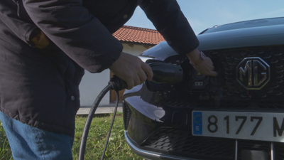 Coche eléctrico compartido na aldea de Froxán