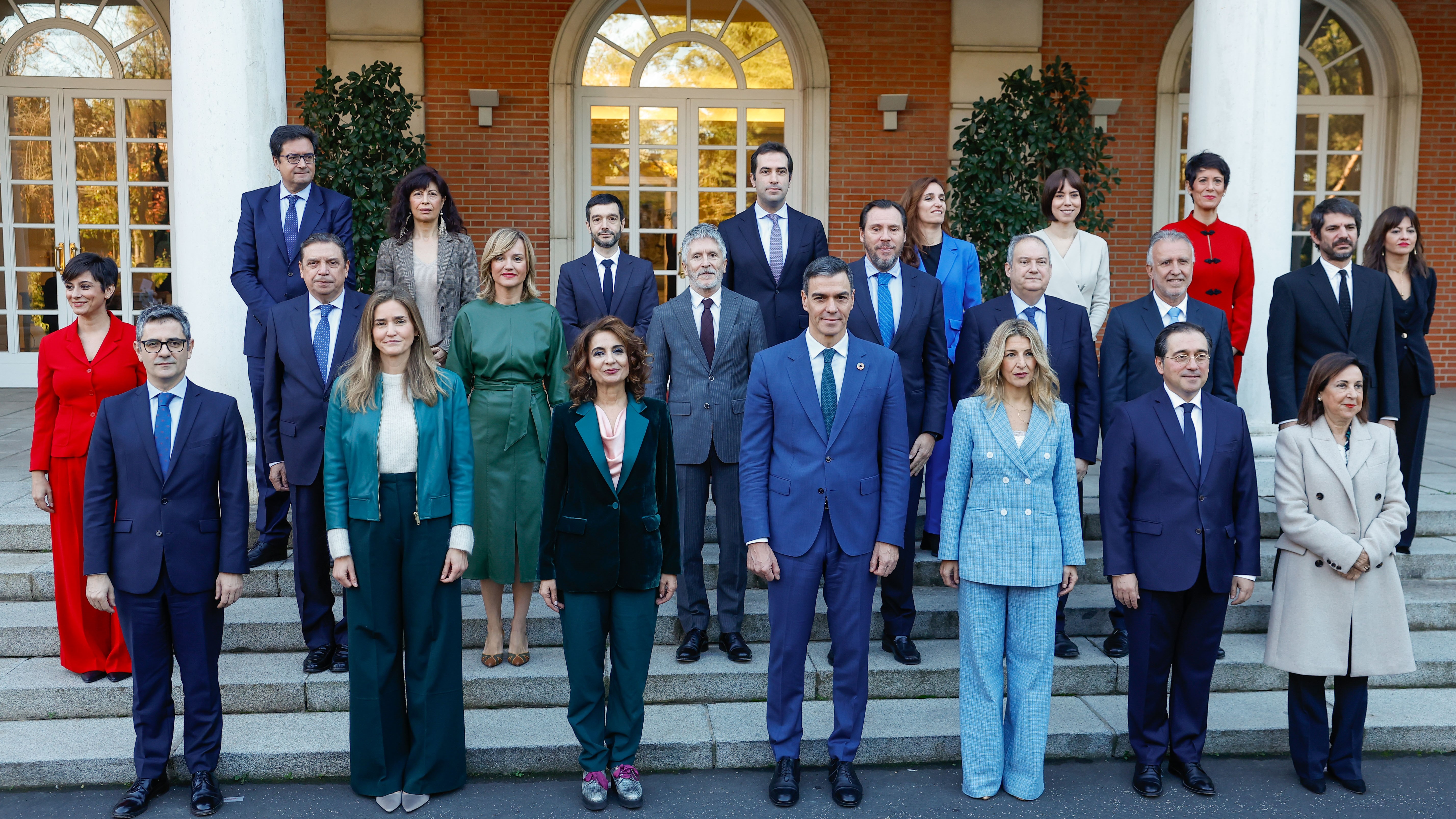 Foto de familia do Goberno tras a incorporación de Sara Aagesen como vicepresidenta terceira e ministra para a Transición Ecolóxica e o Reto Demográfico (EFE/Chema Moya)