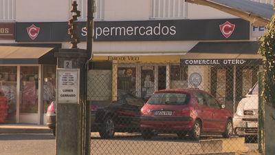 Imaxe da fachada principal do establecemento asaltado este martes á noite no termo municipal da Estrada