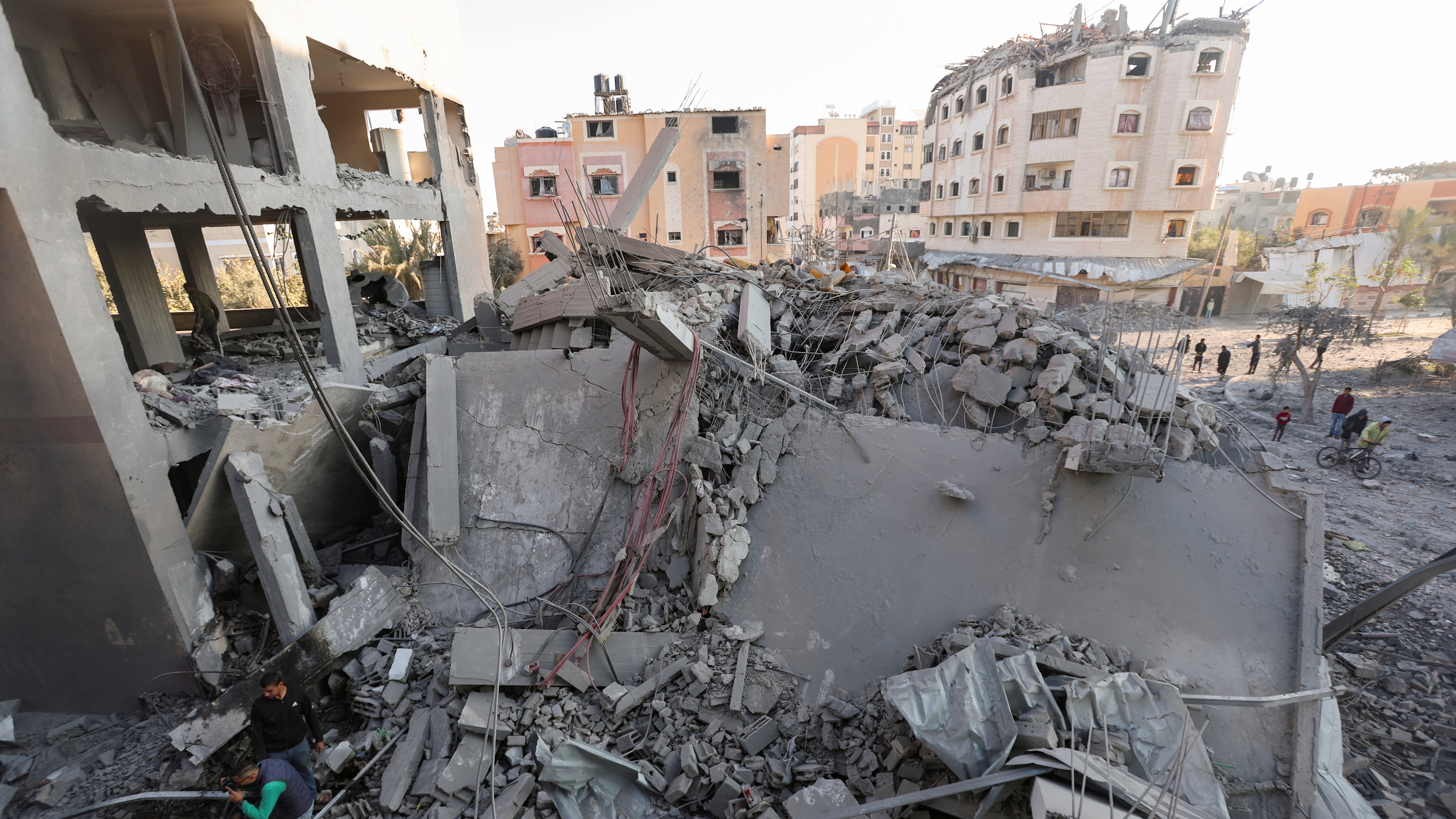 Unha casa destruída en Nuseirat polas bombas israelís. REUTERS/Ramadan Abed