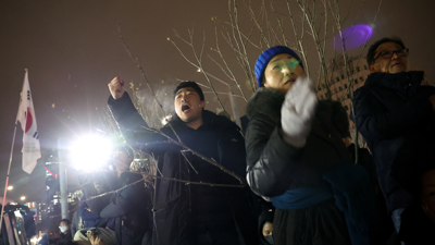 Protestas fronte á Asemblea Nacional en Seúl, tras a declaración da lei marcial. REUTERS/Kim Hong-Ji