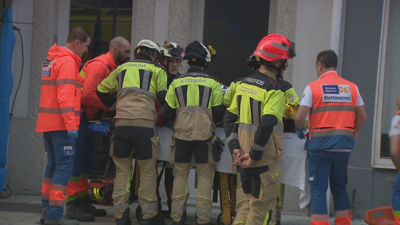 Momento da evacuación do traballador ferido