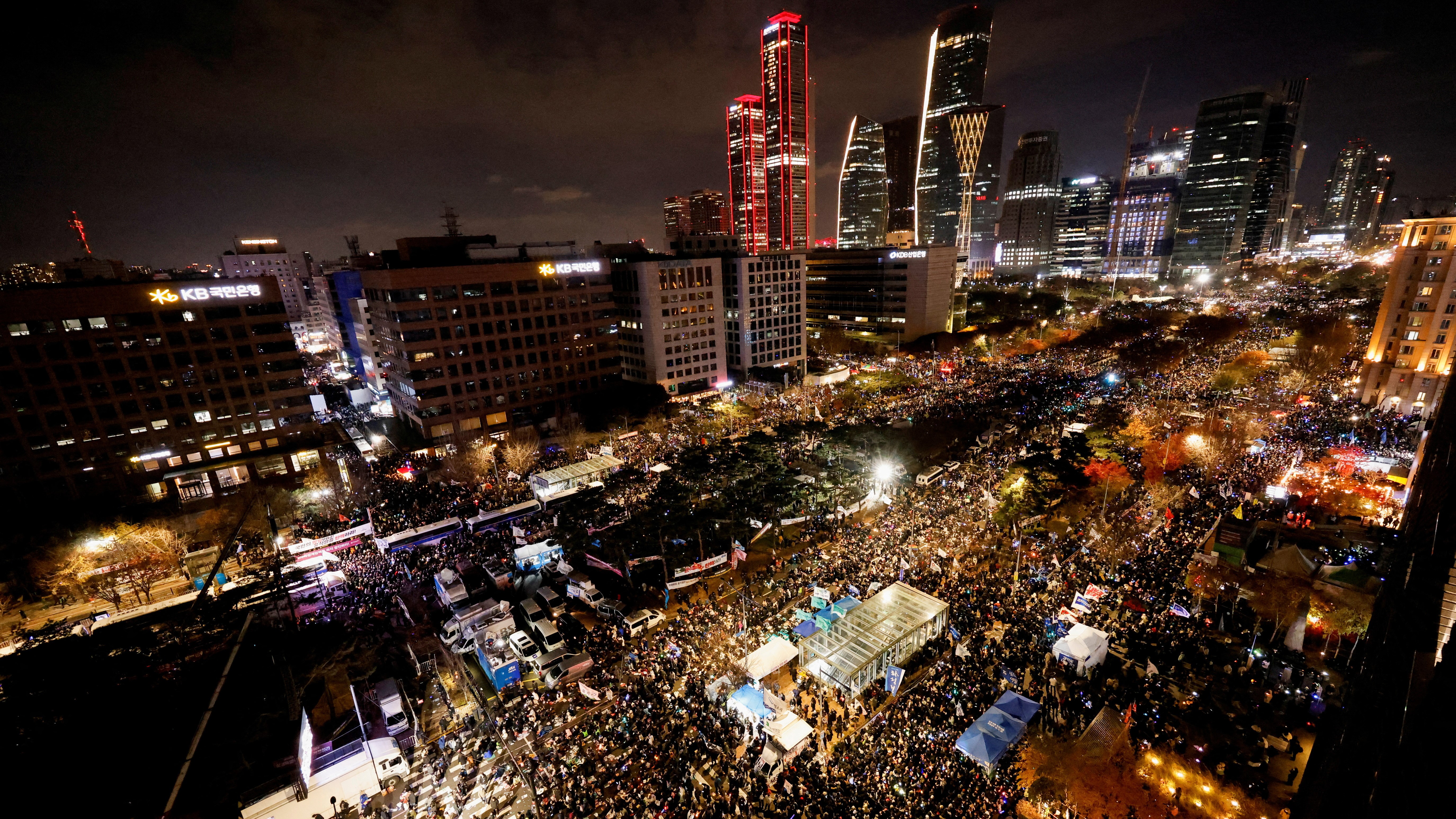 Protesta preto da Asemblea. REUTERS/Kim Soo-hyeon