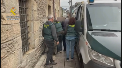 Momento da detención dos sospeitosos (Garda Civil)