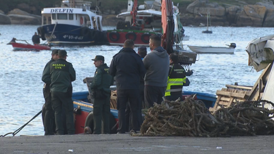 Persoal de emerxencias no Porto de Meloxo